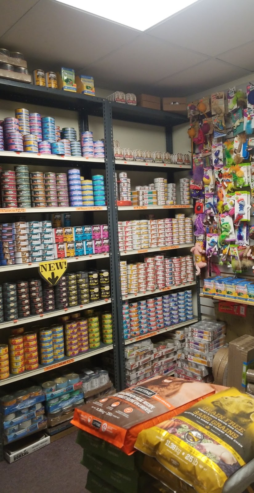 Love Ems Pet Food & Supplies | 49 Elizabeth St, Brighton, ON K0K 1H0, Canada | Phone: (613) 475-5544