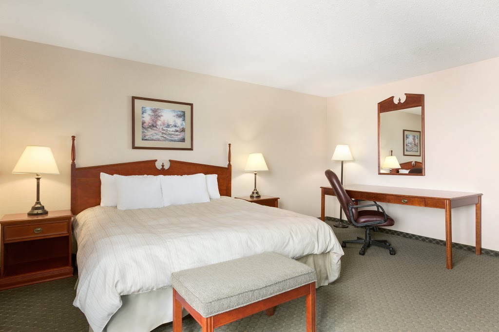 Days Inn & Suites by Wyndham Winkler | 395 Boundary Trail, Winkler, MB R6W 4B1, Canada | Phone: (204) 325-8888