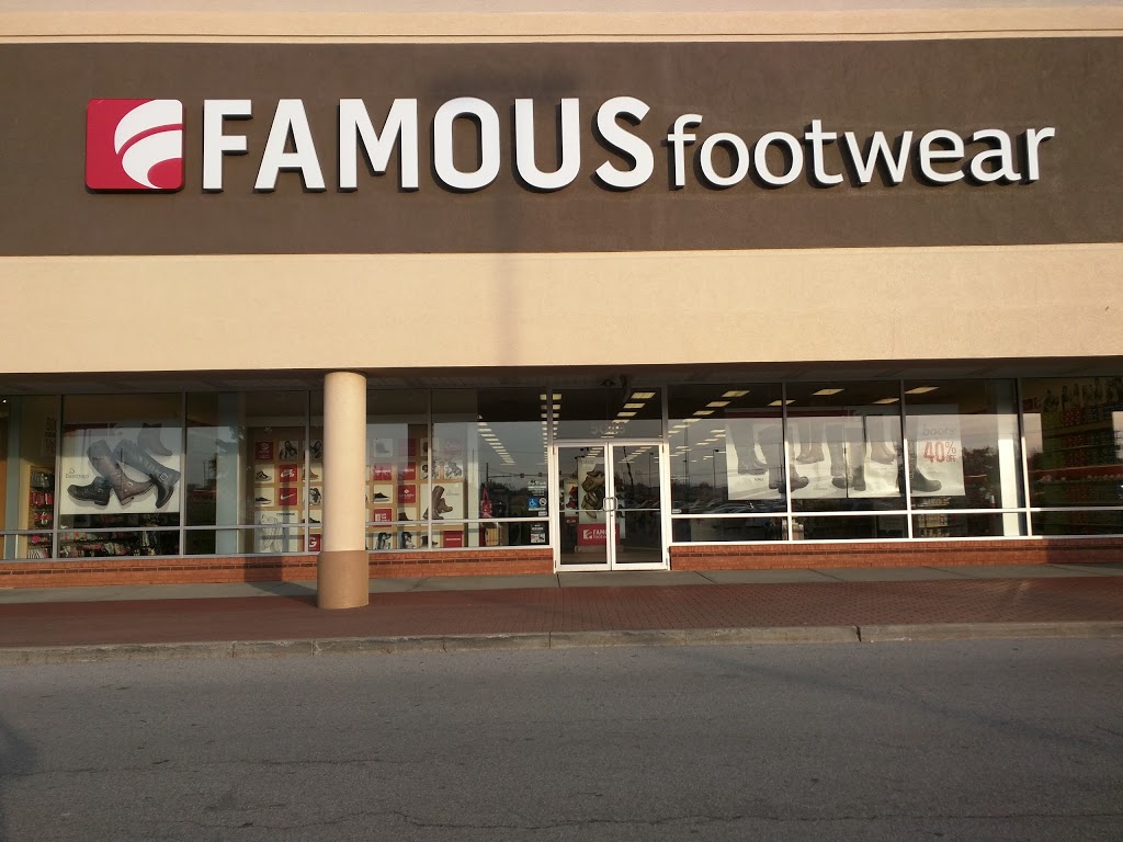 Famous Footwear | EASTGATE PLAZA, 5045 Transit Rd, Williamsville, NY 14221, USA | Phone: (716) 276-7212