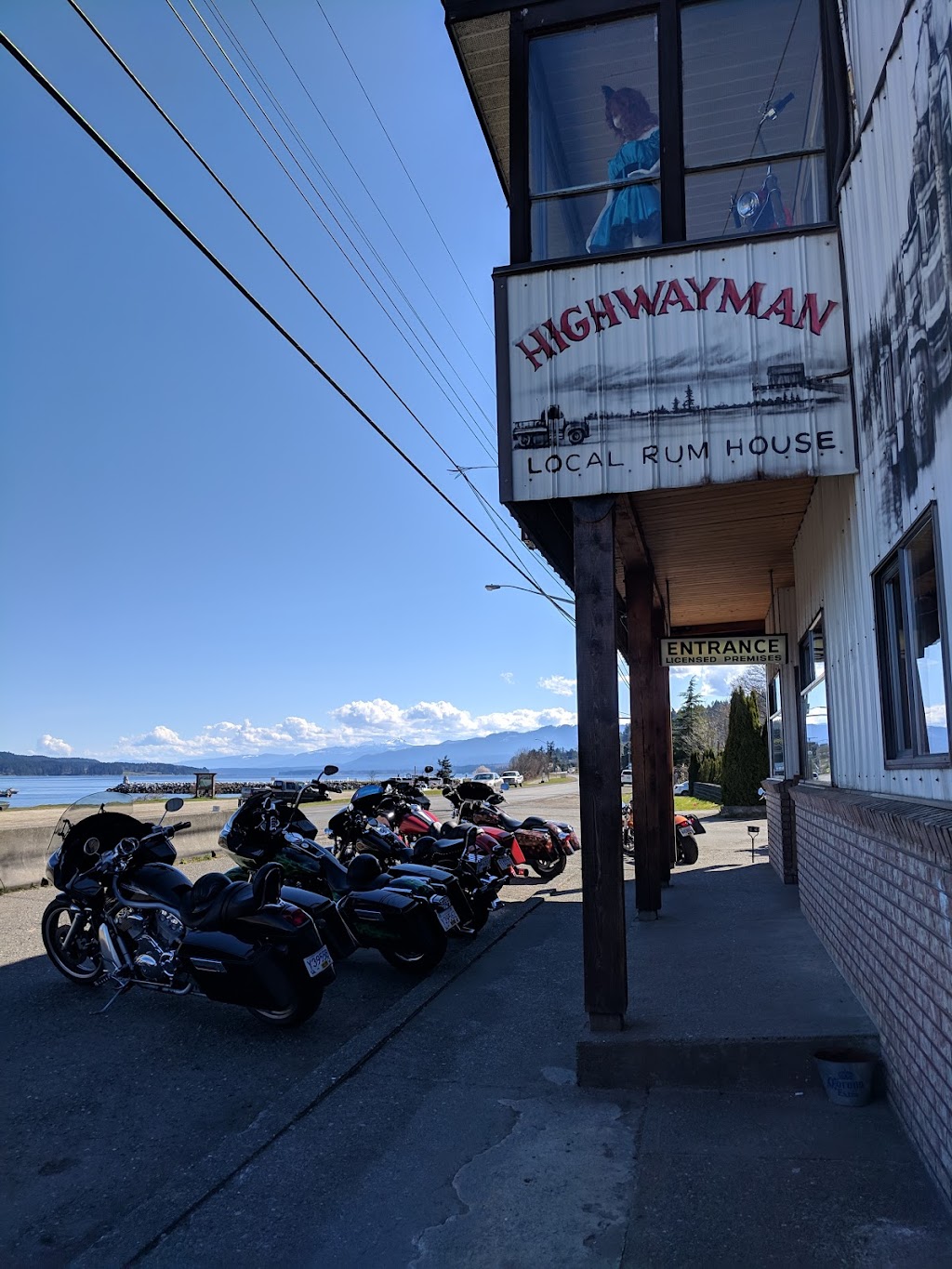 Highwayman Saloon | 5467 Island Hwy S, Union Bay, BC V0R 3B0, Canada | Phone: (250) 335-0256