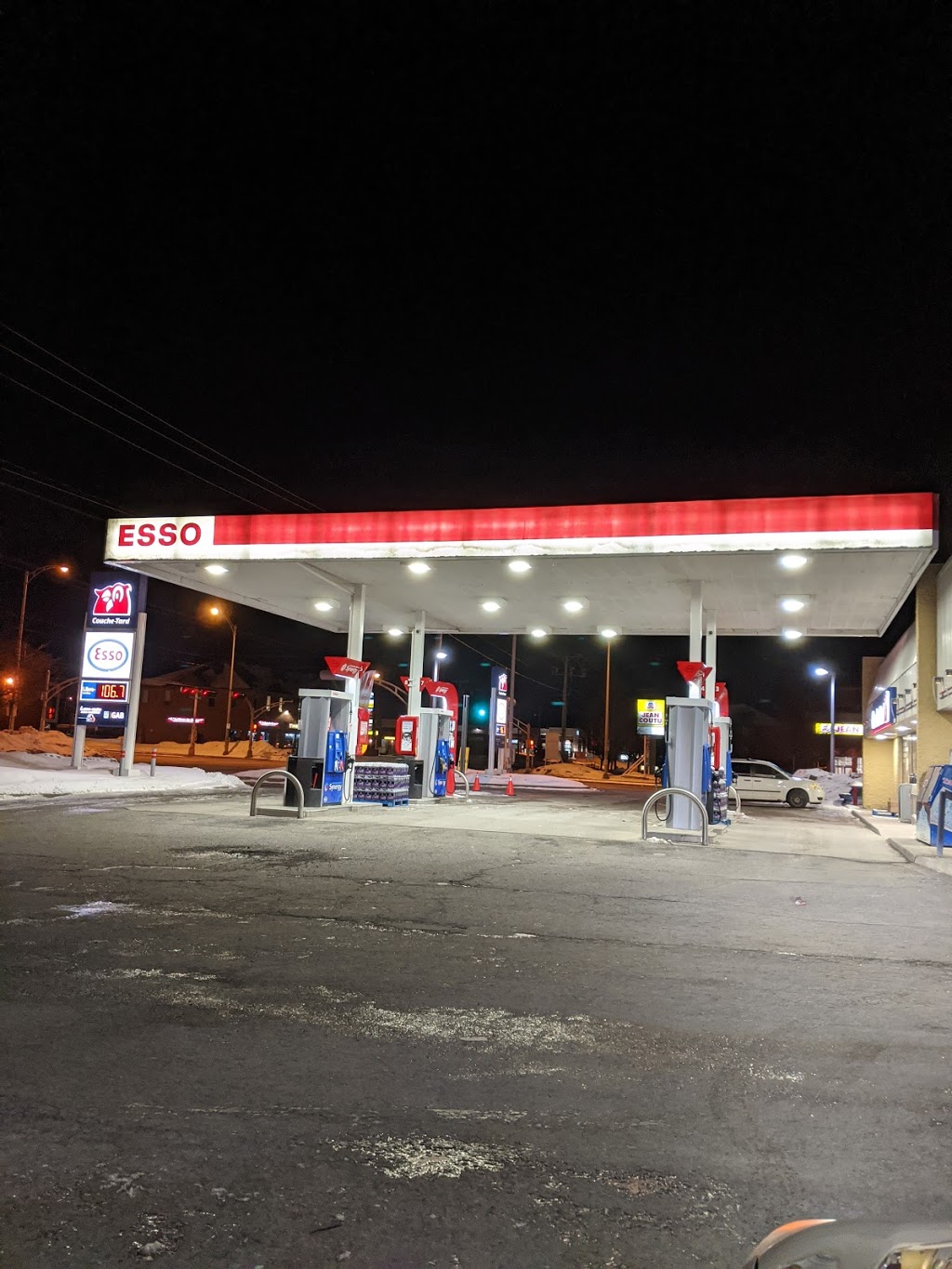 ESSO COUCHE-TARD | 882 Boulevard Saint-René O, Gatineau, QC J8T 8L7, Canada | Phone: (819) 243-5340