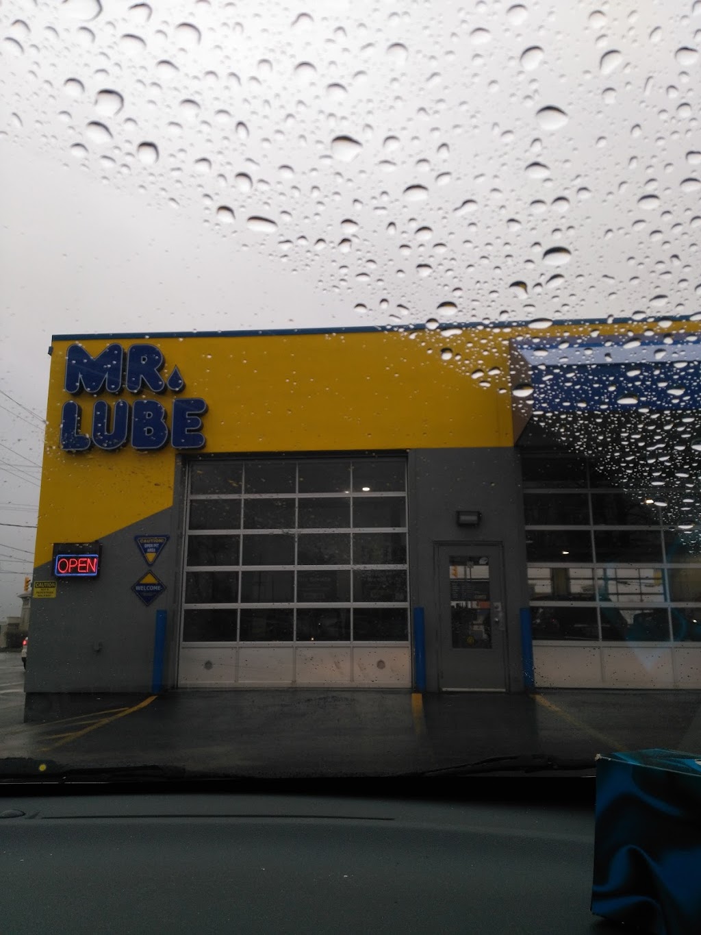 Mr. Lube + Tires | 708 Lansdowne St W, Peterborough, ON K9J 1Z3, Canada | Phone: (705) 743-9407