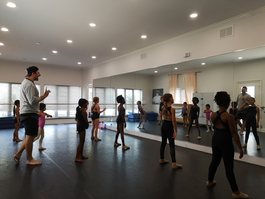 Ana-Marias Dance Academy | 309 Beech St W, Whitby, ON L1N 3B3, Canada | Phone: (905) 556-0226