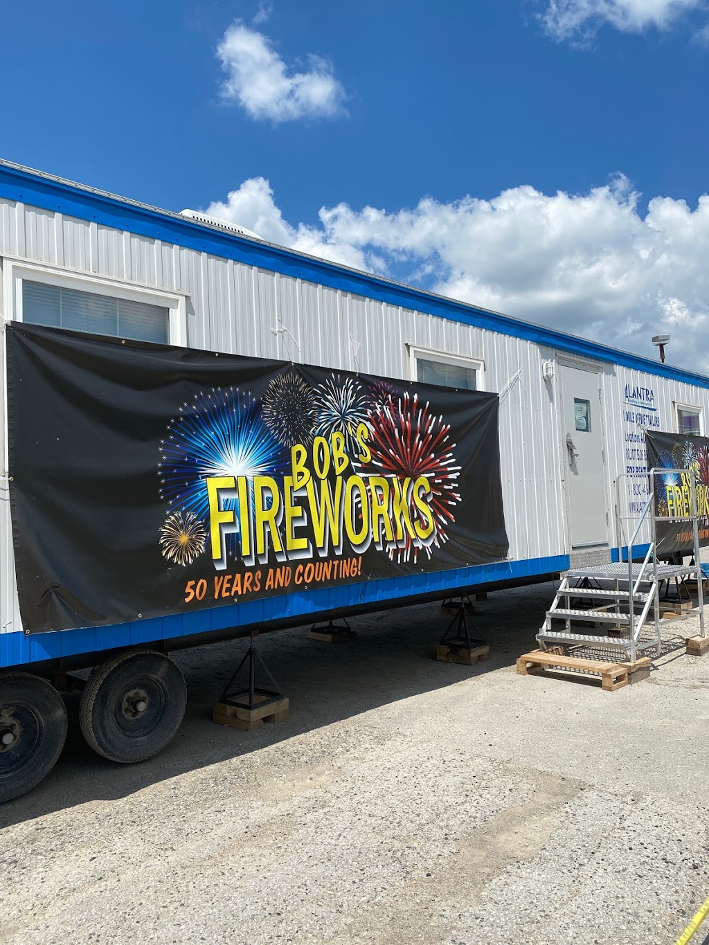 Bobs Fireworks | 41 Southdale Rd E, London, ON N6C 4X5, Canada | Phone: (519) 433-7190