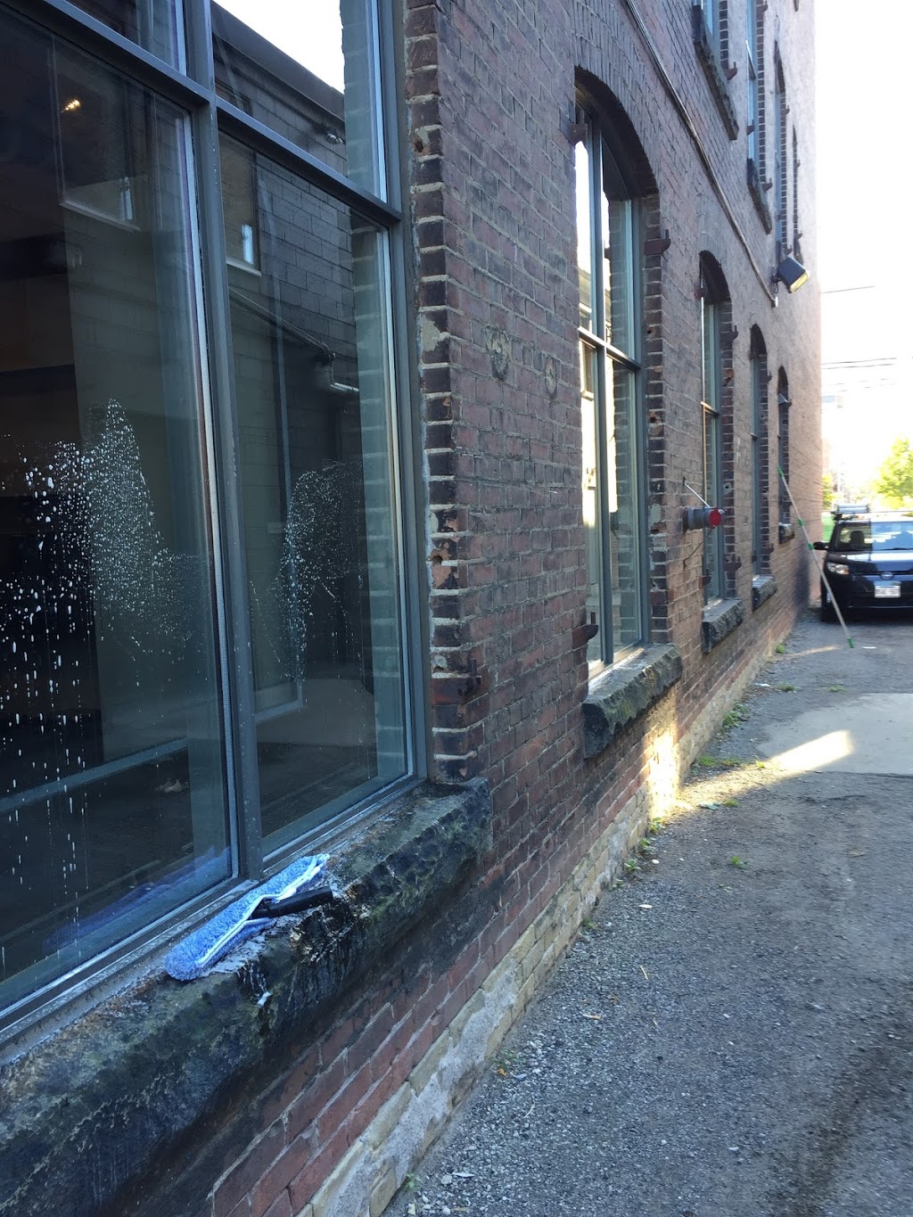 MAGNUS Window Cleaning | 52 Hilldale Rd, York, ON M6N 3Y2, Canada | Phone: (647) 210-9458