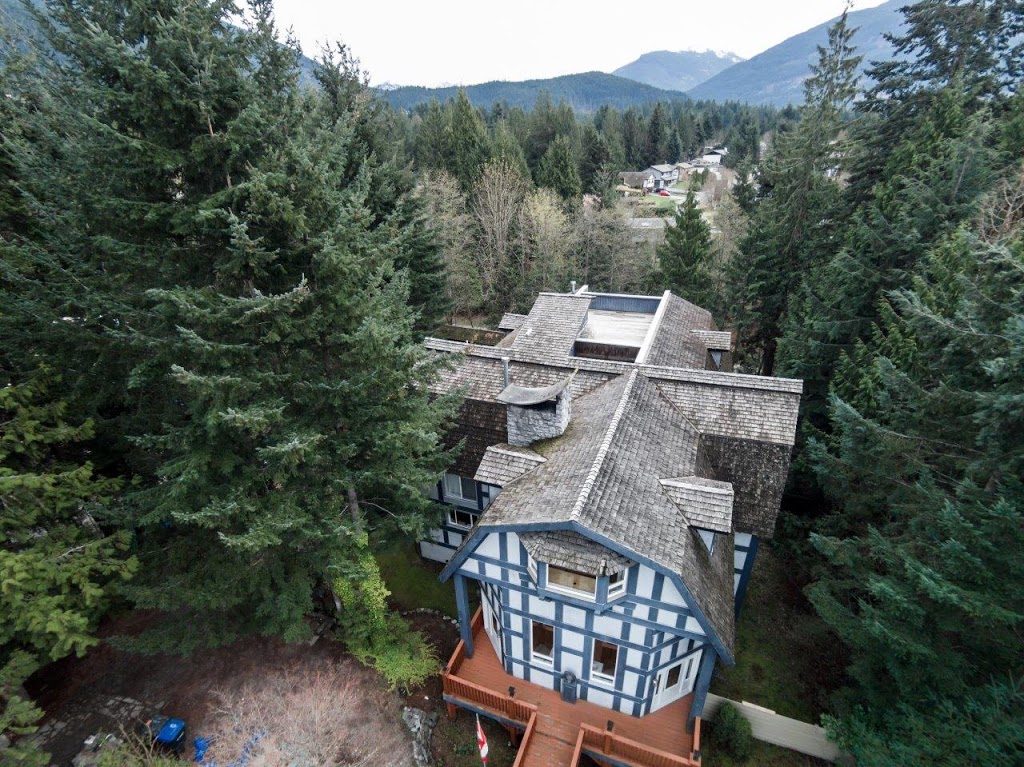 Squamish Bed and Breakfast | 40402 Skyline Dr, Garibaldi Highlands, BC V0N 1T0, Canada | Phone: (604) 848-5877