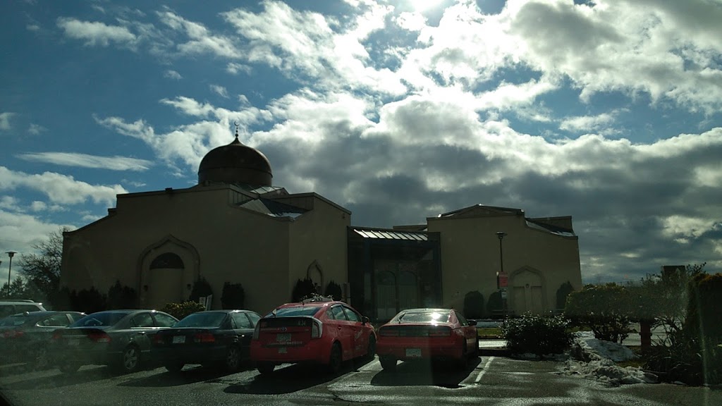 Richmond Jamea Mosque | 1B3, 12300 Blundell Rd, Richmond, BC V6W 1B3, Canada | Phone: (604) 233-7006