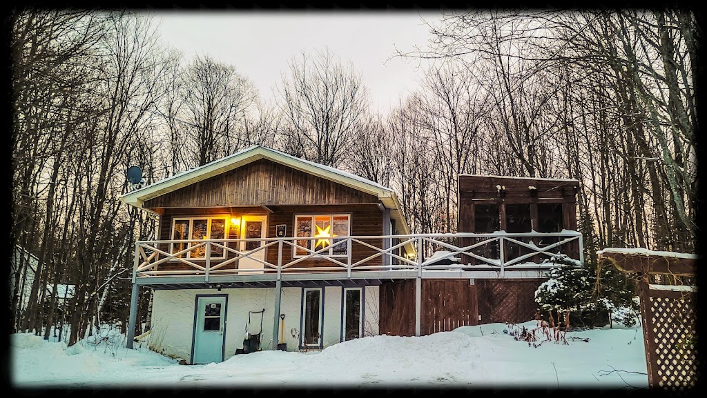 Le charmant boisé avec spa des Laurentides | 210 Chem. des Chênes, Sainte-Anne-des-Lacs, QC J0R 1B0, Canada | Phone: (450) 501-6614