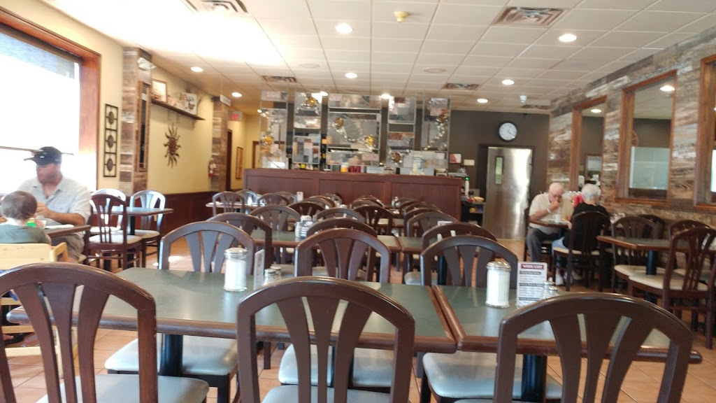 Chuckwagon Restaurant | 32 Main St W, Kingsville, ON N9Y 1H3, Canada | Phone: (519) 733-2395