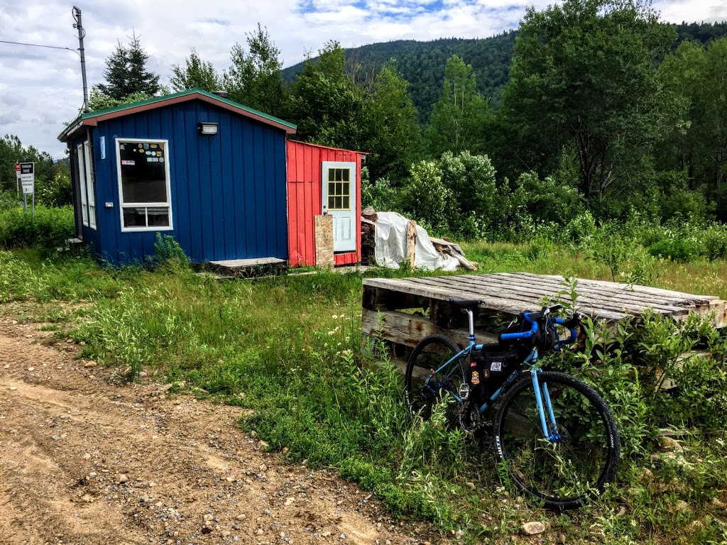 Cabane du Bell | Avenue Ste Brigitte, Château-Richer, QC G0A 3K0, Canada | Phone: (418) 825-4540