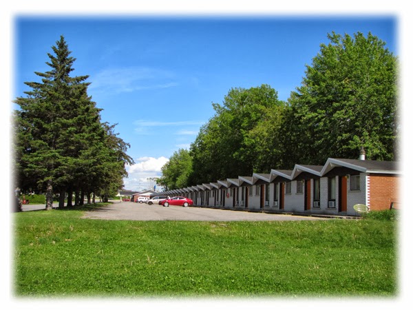 Motel Rideau | 8700 Boulevard Marie-Victorin, Brossard, QC J4X 1C4, Canada | Phone: (450) 466-2184