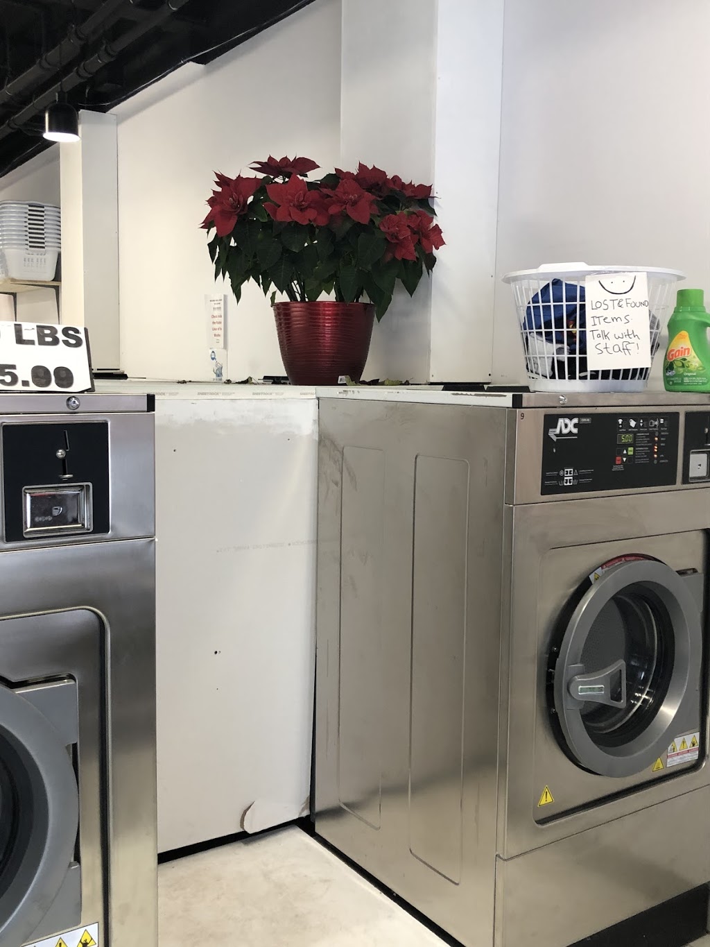 Victoria Hills Laundromat | 101 Hazelglen Dr, Kitchener, ON N2M 5A2, Canada | Phone: (519) 579-5557