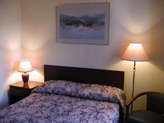 A-1 Motel | 7895 Lundys Lane, Niagara Falls, ON L2H 1H3, Canada | Phone: (905) 354-6038