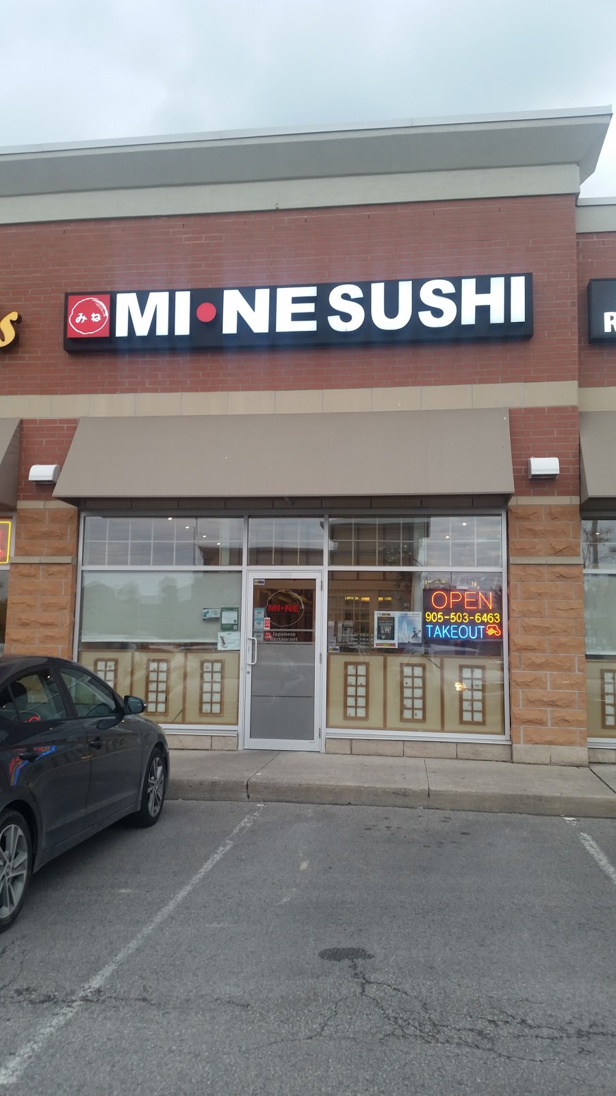 Mi-Ne Sushi | 125 Pedersen Dr unit #2, Aurora, ON L4G 7R2, Canada | Phone: (905) 503-6463