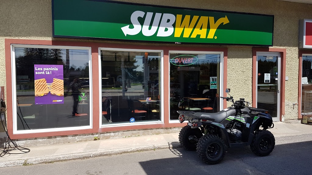 Restaurant SUBWAY | Esso Gas/Convenience Store, 4675 Boulevard de Shawinigan-Sud, Shawinigan-Sud, QC G9N 6T5, Canada | Phone: (819) 731-9441