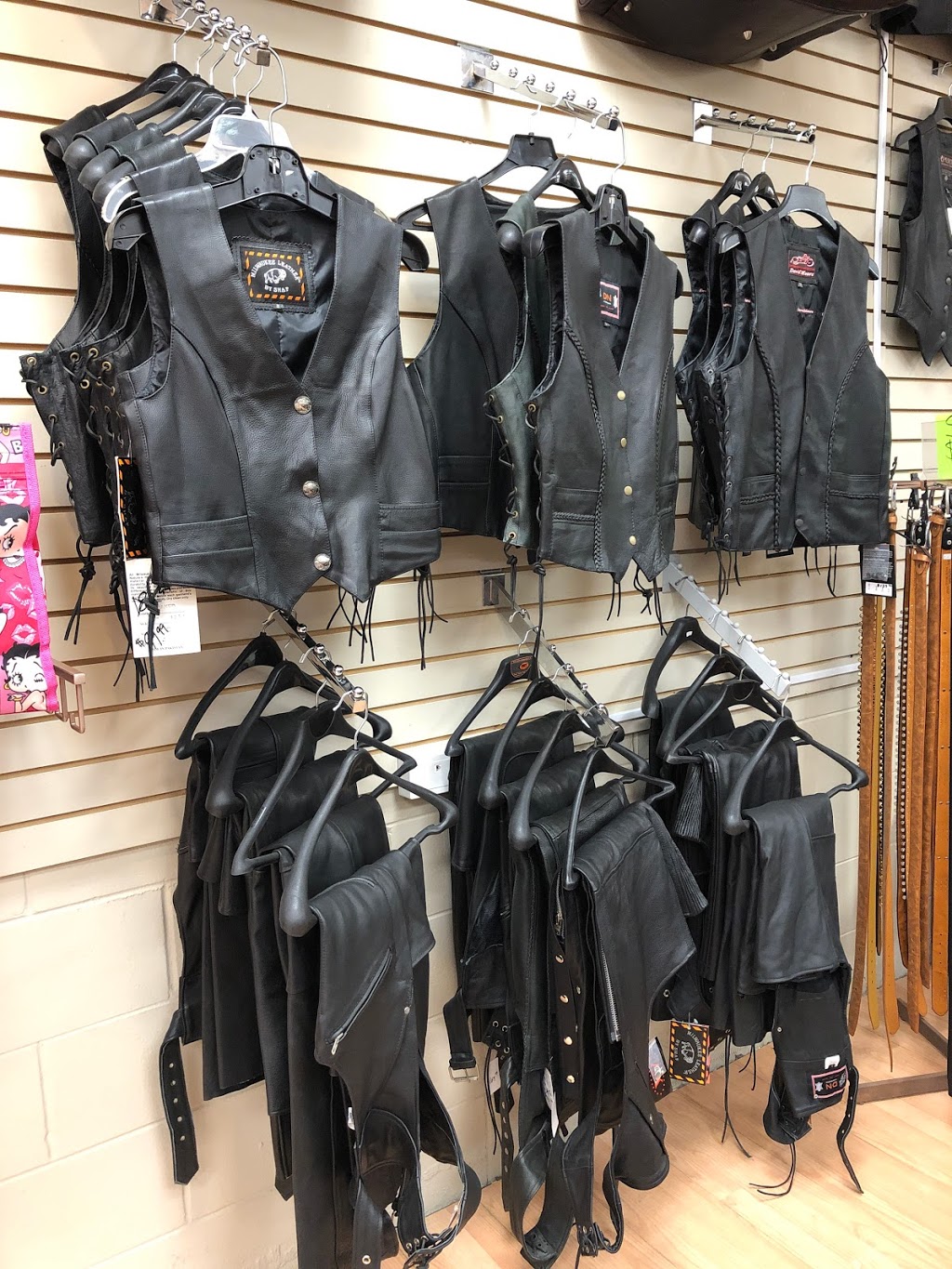 Leather City | 320 Bayfield St unit 15, Barrie, ON L4M 7K5, Canada | Phone: (705) 252-9270