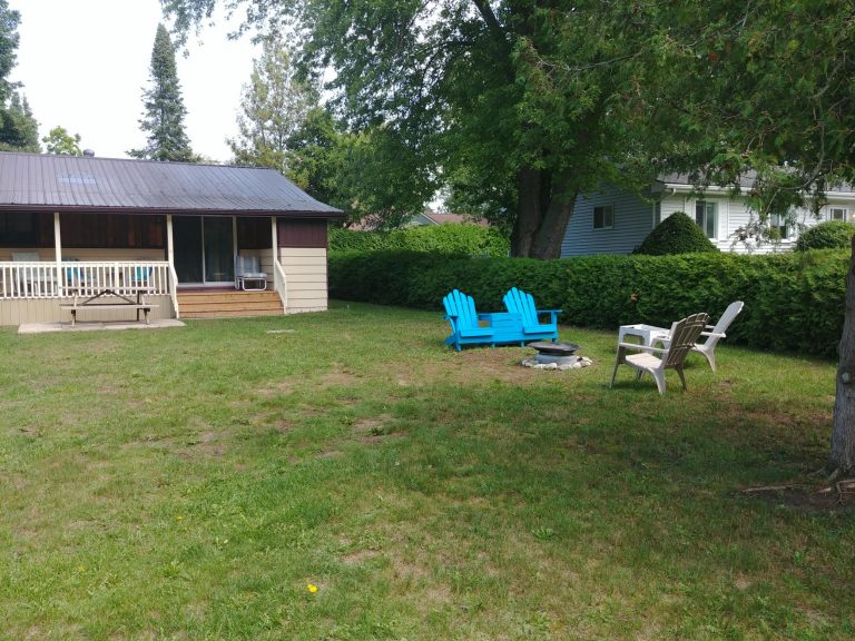 Coconut Bay Cottage | 240 Bay St, Southampton, ON N0H 2L0, Canada | Phone: (519) 832-2444