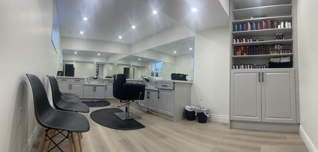 Hair lounge | 3 Pondcliffe Dr, Kitchener, ON N2R 0M1, Canada | Phone: (647) 528-8371