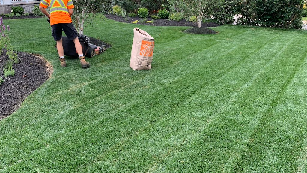 Millcroft Lawn Care & Landscaping Burlington | 4401 Millcroft Park Dr, Burlington, ON L7M 4Y7, Canada | Phone: (905) 334-0765