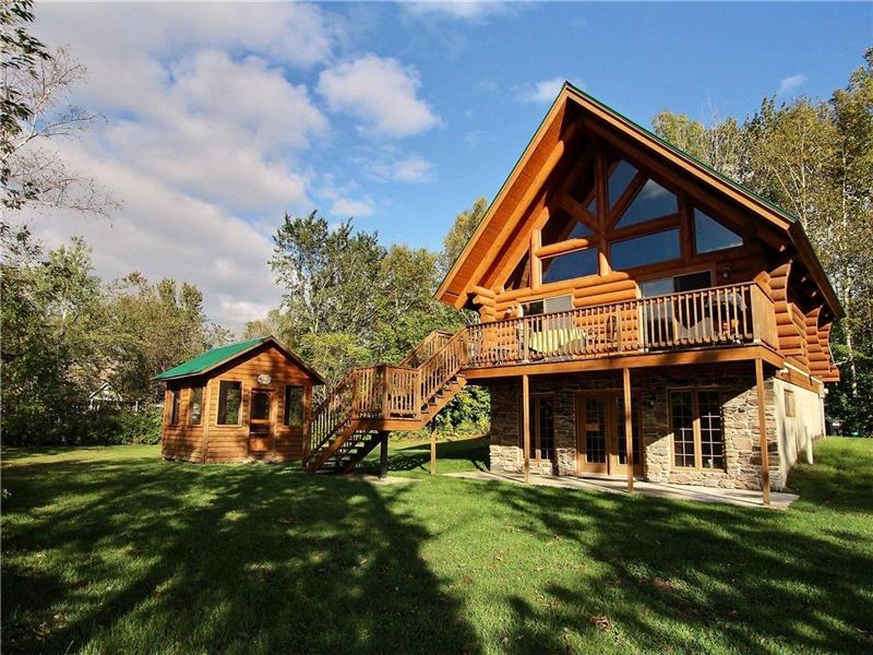 Chalet le Mammouth | 425 Chem. de lAnse, Mékinac, QC G0X 2C0, Canada | Phone: (819) 386-7444