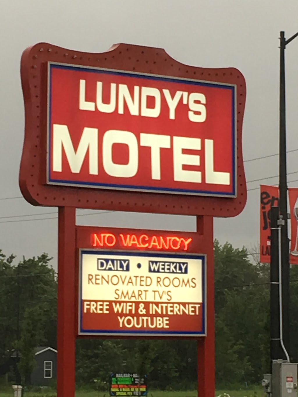 Lundys Motel | 8646 Lundys Ln, Niagara Falls, ON L2H 1H4, Canada | Phone: (905) 374-2664