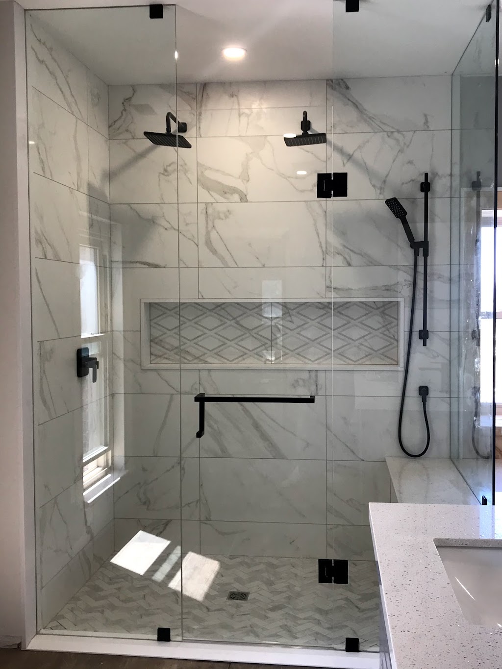 Frameless Shower Glass Doors And Enclosures | 234 Schreyer Crescent, Milton, ON L9T 7B5, Canada | Phone: (416) 579-3377