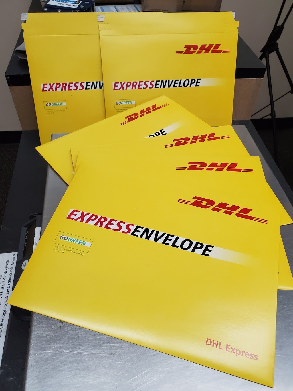 DHL Authorized Shipping Centre | 264 Queens Quay W, Toronto, ON M5J 1B5, Canada | Phone: (416) 599-1677