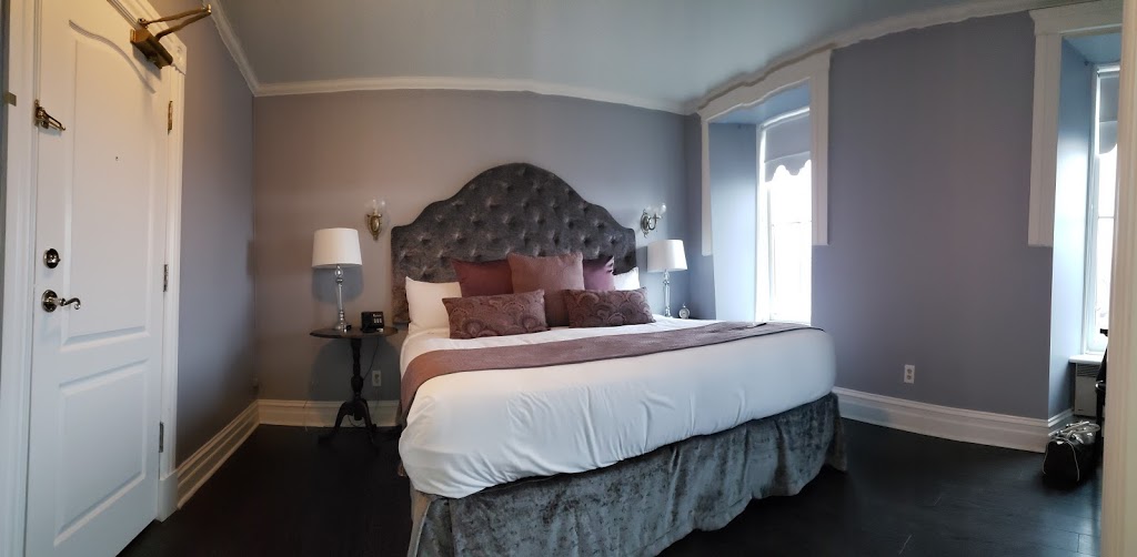 The Grand Hotel | 7 Bridge St, Carleton Place, ON K7C 2V2, Canada | Phone: (613) 492-1566