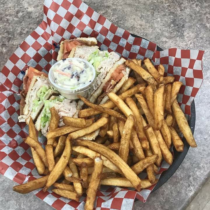 Baker’s Fries (The Hawks Nest) | 275 Brockville St, Smiths Falls, ON K7A 4Z6, Canada | Phone: (613) 283-6767