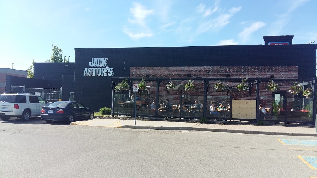 Jack Astors Bar & Grill | 17830 Yonge St, Newmarket, ON L3Y 8S1, Canada | Phone: (905) 967-0401