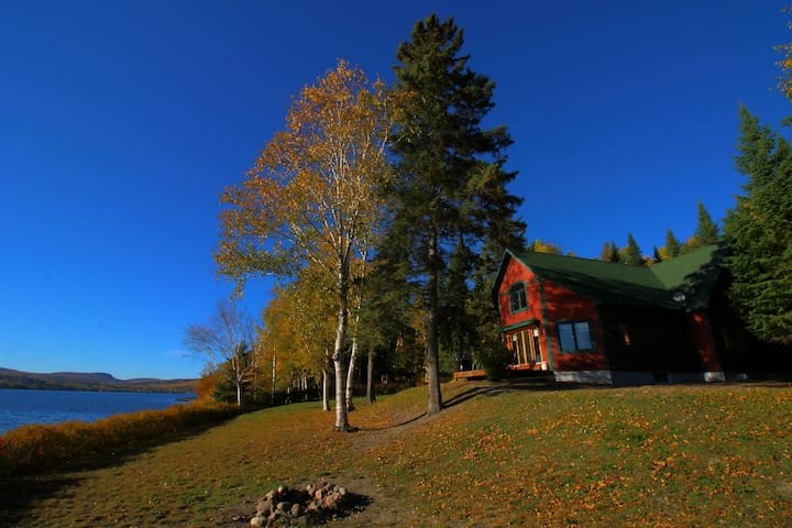 Chalet Le Grand Chêne | 1677 Chem. Guérette, Pohénégamook, QC G0L 1J0, Canada | Phone: (418) 569-6970