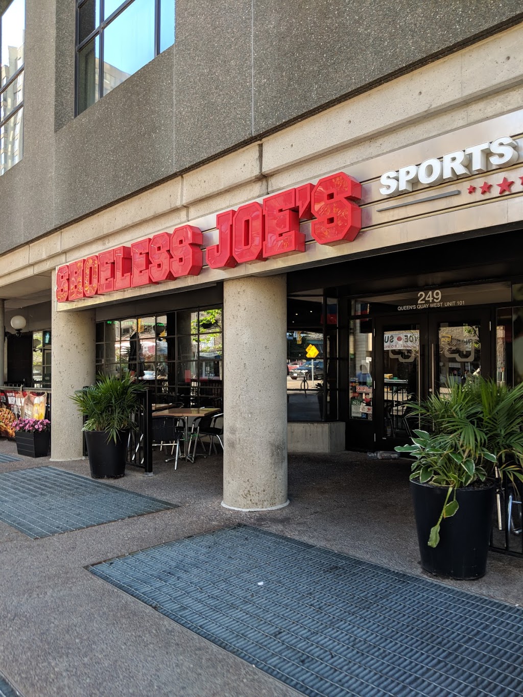 Shoeless Joes Sports Grill | 249 Queens Quay W, Toronto, ON M5J 1B5, Canada | Phone: (416) 915-7478