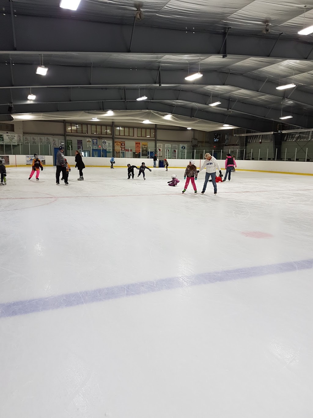 St. Clements Arena Twin Centre | 1 Green, St. Clements, ON N0B 2M0, Canada | Phone: (519) 699-4143