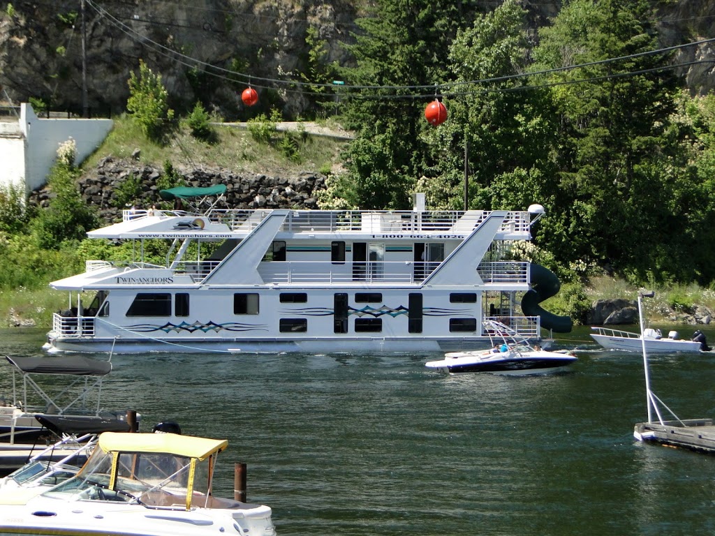 Shuswap Waterfront Marina | 113 Weddup St, Sicamous, BC V0E 2V0, Canada | Phone: (250) 517-0244