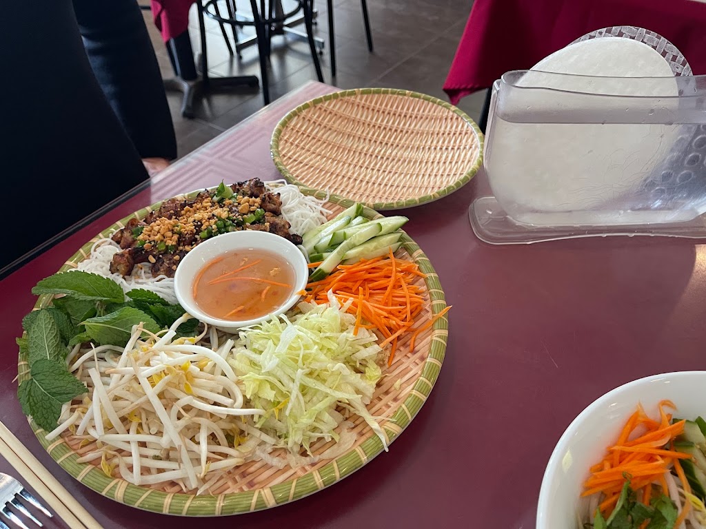 Phở Vietnam | 1187 St. Laurent Blvd, Ottawa, ON K1K 3B7, Canada | Phone: (613) 744-5618