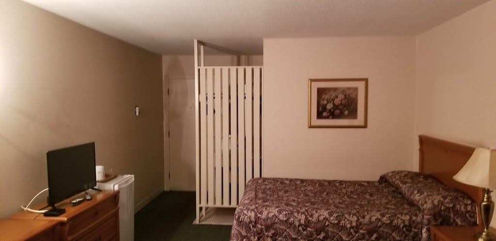 Webbs Motel | 1705 Carling Ave, Ottawa, ON K2A 1C8, Canada | Phone: (613) 728-1881
