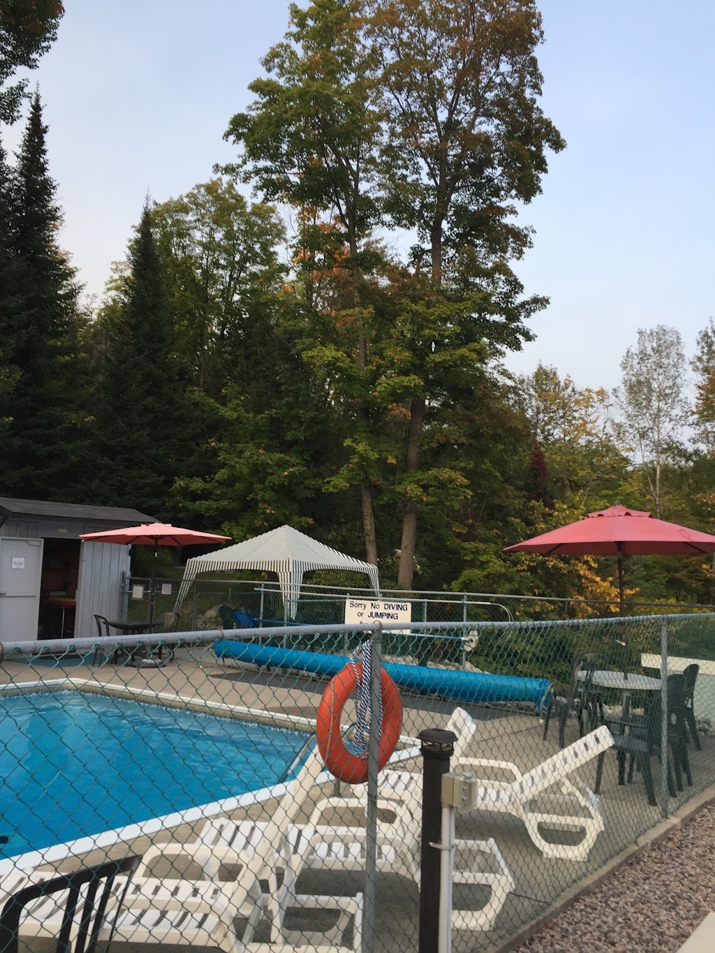 Lakeview Motel | 4951 Haliburton County Rd 21, Haliburton, ON K0M 1S0, Canada | Phone: (866) 385-9347