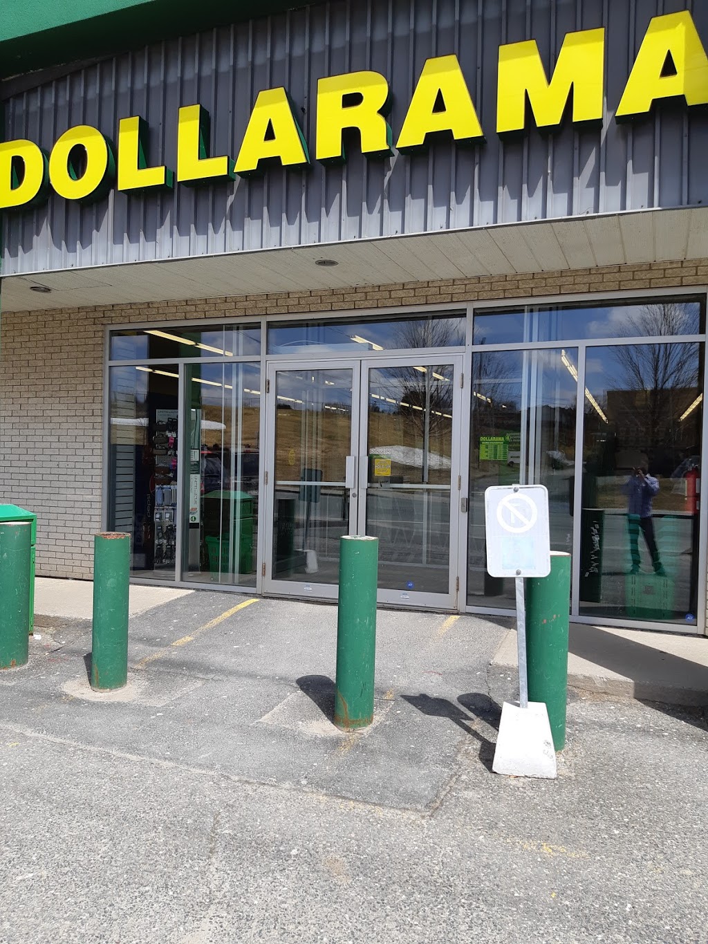 Dollarama | 551 1re Av, Asbestos, QC J1T 3Y3, Canada | Phone: (819) 879-0232