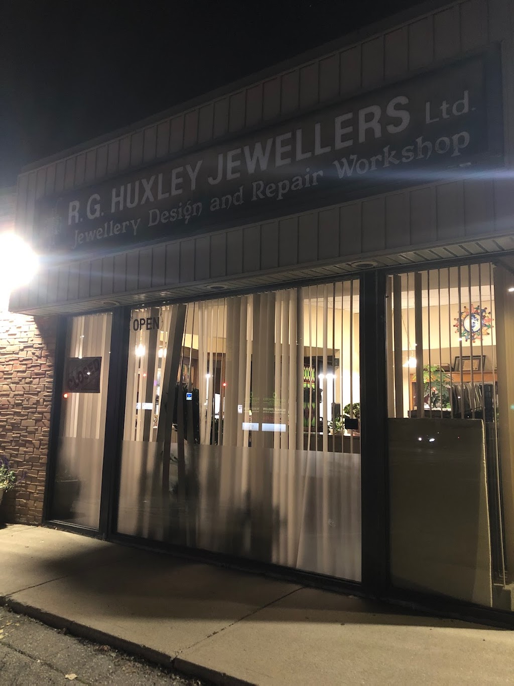 R G Huxley Jewellers Ltd | 240 Richmond St, London, ON N6B 2H6, Canada | Phone: (519) 679-8427