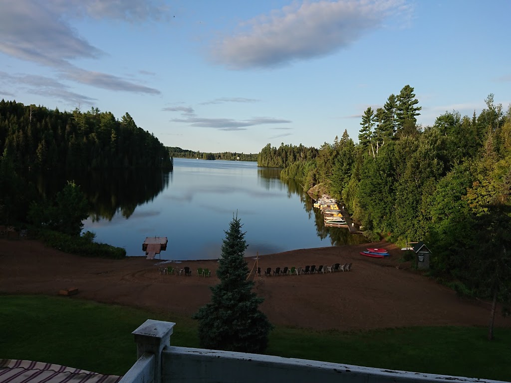 Motel Chez Marineau | 3911 QC-155, Saint-Roch-de-Mékinac, QC G0X 2E0, Canada