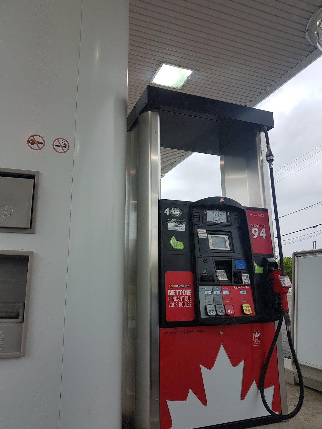 Petro-Canada | 18 Rue Brunet, Mont-Saint-Hilaire, QC J3G 4S6, Canada | Phone: (450) 339-4533