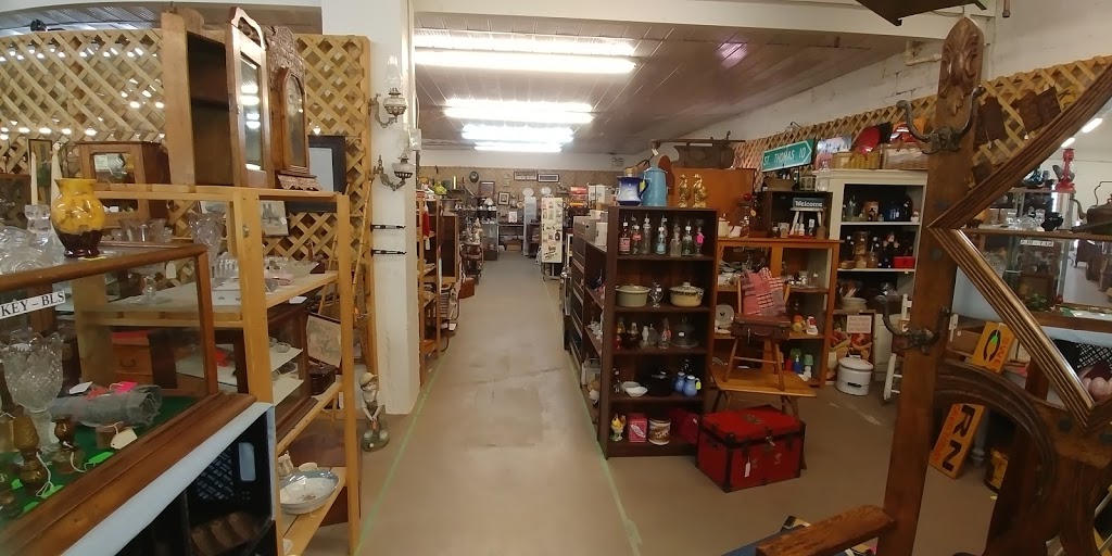 Tillsonburg Antiques Plus | 6 Old Vienna Rd, Tillsonburg, ON N4G 3C4, Canada | Phone: (519) 688-7770