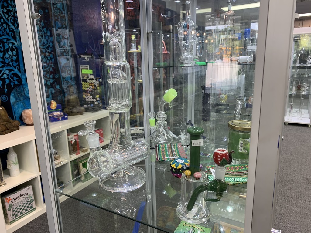 Unicorn Glass Emporium | 671 Colborne St, Brantford, ON N3S 3M8, Canada | Phone: (519) 758-8383