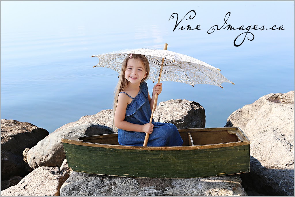 Vine Images Inc Julie Johnson Photography | 2173 Berwick Dr, Burlington, ON L7M 5C2, Canada | Phone: (905) 335-9486