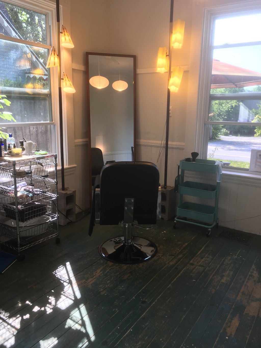 The Wee Barber | 39 Kinburn St, Mahone Bay, NS B0J 2E0, Canada | Phone: (902) 299-2528