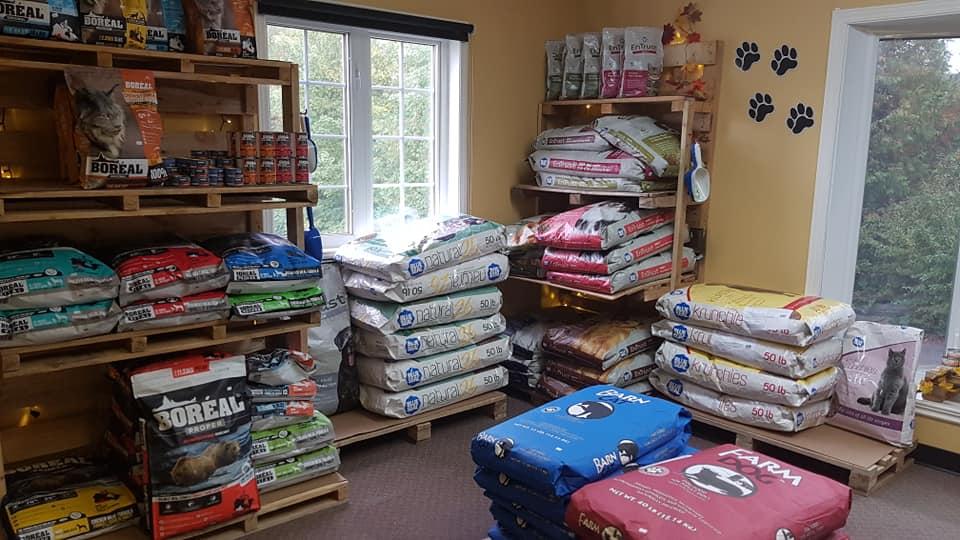 Animalerie Du Village | 528 Rue Frontière, Hemmingford, QC J0L 1H0, Canada | Phone: (450) 636-8813