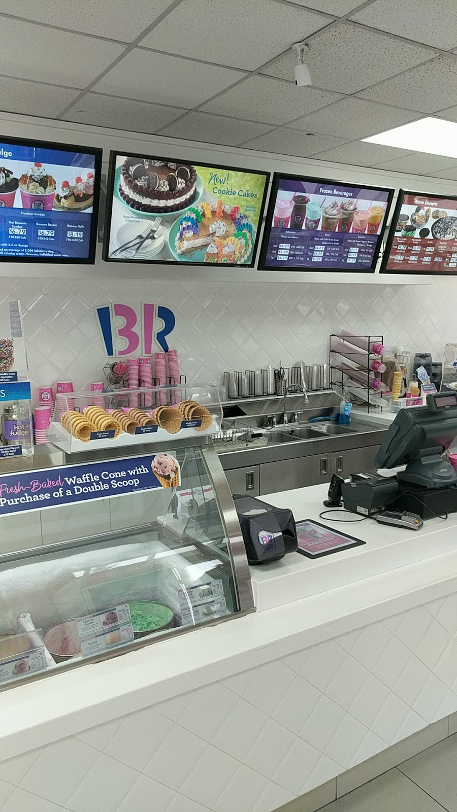 Baskin Robbins | 4099 Erin Mills Pkwy b3, Mississauga, ON L5L 3P9, Canada | Phone: (905) 820-8831