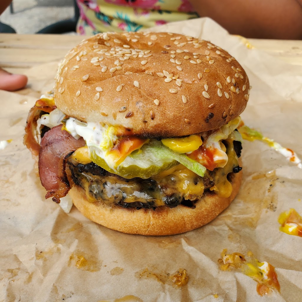 The Beach Burger | 203 Main St, Sauble Beach, ON N0H 2G0, Canada | Phone: (519) 422-0300