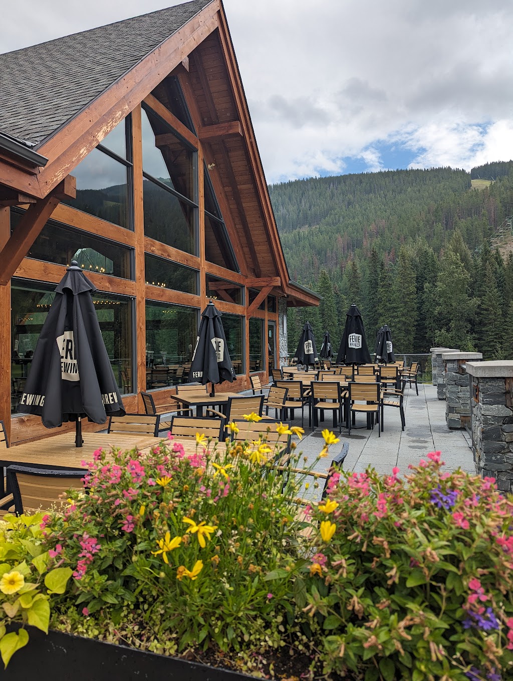 Cliffhanger Restaurant | 1860 Greywolf Dr, Panorama, BC V0A 1T0, Canada | Phone: (250) 341-4102