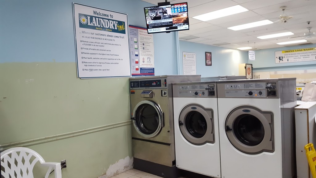 Coin Laundry Queen | 239 Queen St E #4, Brampton, ON L6W 2B6, Canada | Phone: (647) 819-7747